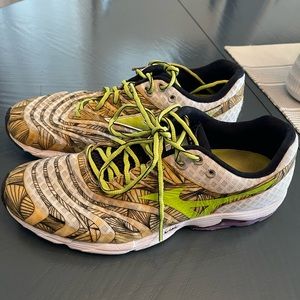 Mizuno Wave Sayonara. Size 9.5